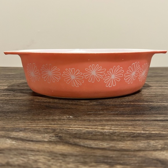 Vintage Pyrex Pink Daisy Oval Casserole Dish 1.5 Qt Mid-Century Opalware - Picture 1 of 9